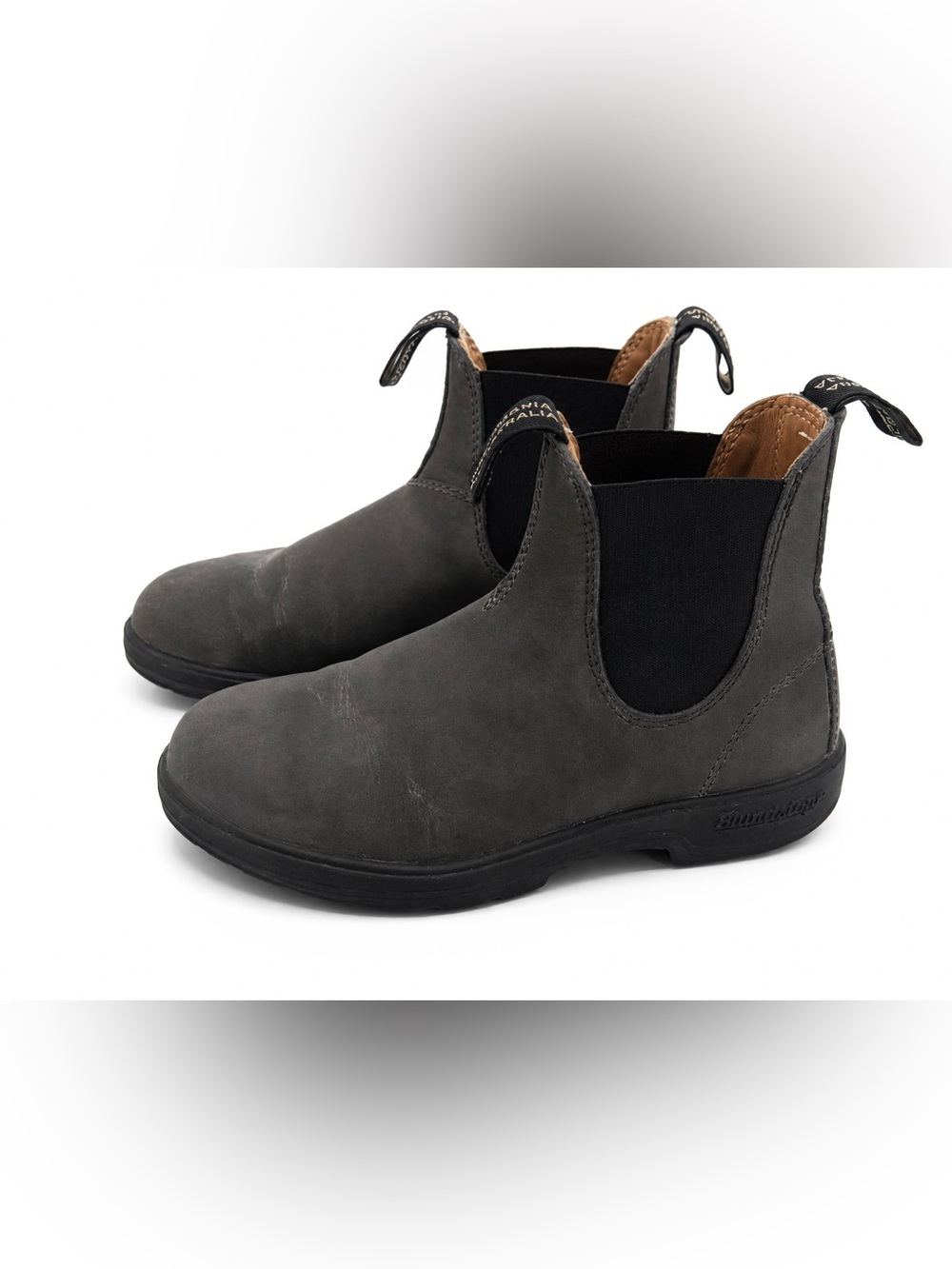 Blundstone 587 Classic Chelsea Boots in Rustic Black - Size 7.5